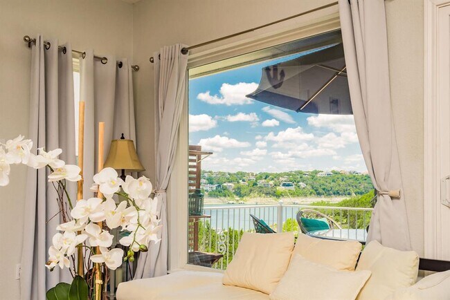 Foto del edificio - 18607 Lakeland Dr