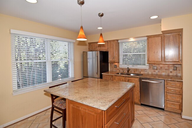 Building Photo - 7331 Lewinsville Park Ct