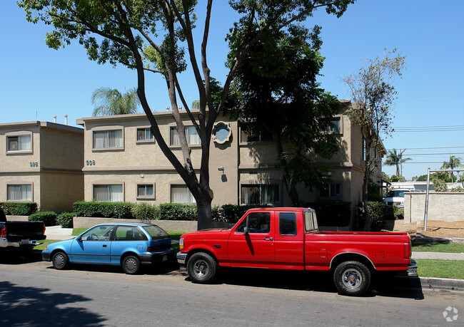 Foto del edificio - Courtyard Apartment