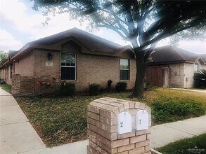 Building Photo - 806 W Palm Dr