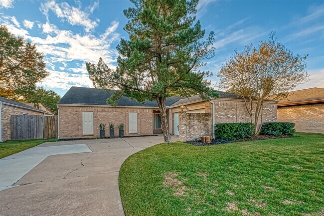 Building Photo - 11627 Briar Rose Dr