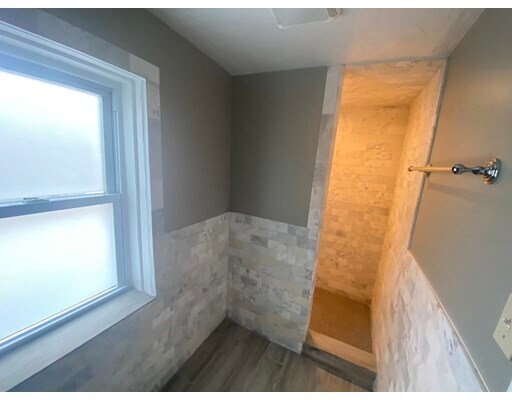 Building Photo - 136 Shaw St