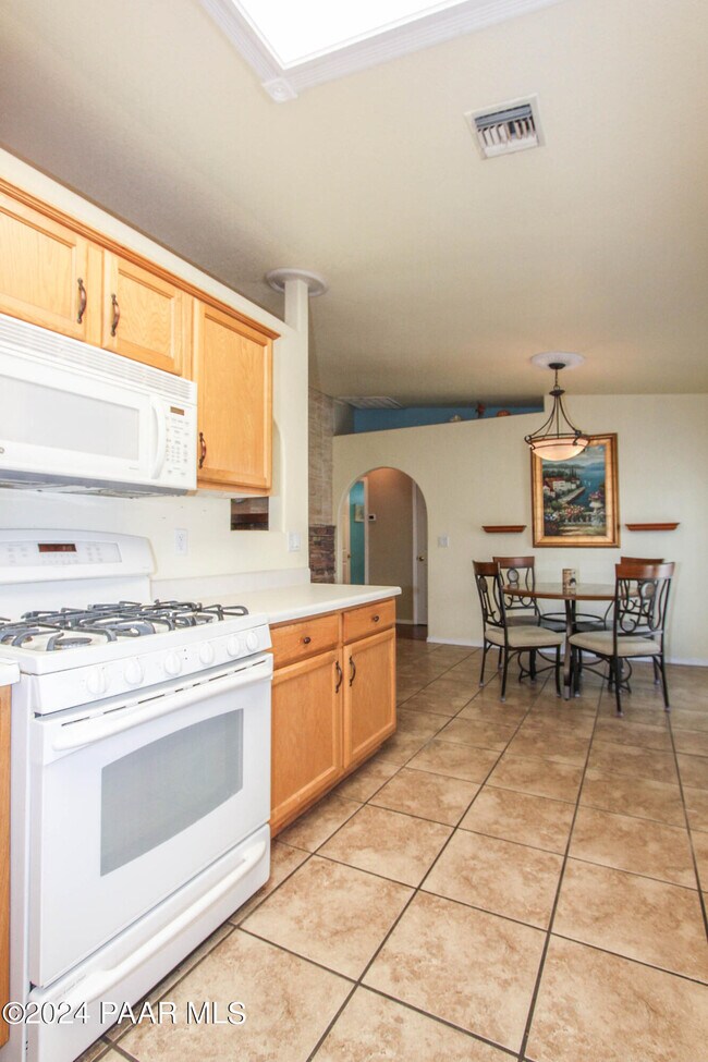 Building Photo - 3512 N Needles Dr