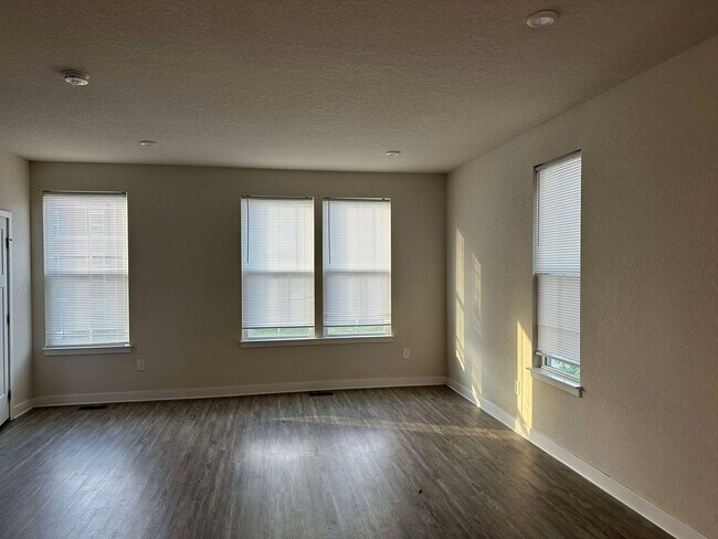 Building Photo - 116 Spring Grove Way