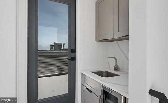 Foto del edificio - 1546 N Darien St