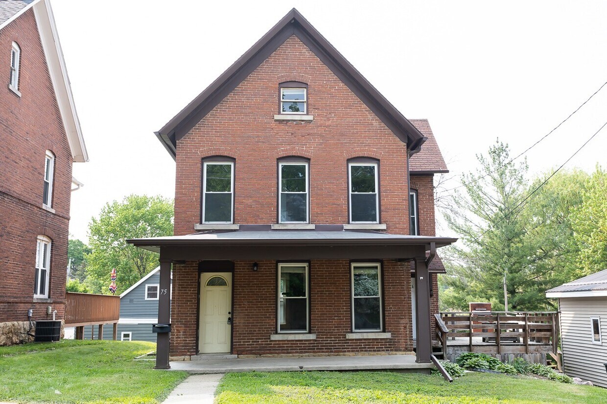 Primary Photo - 75 S Hill St