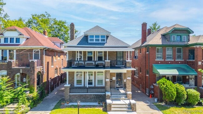 Building Photo - 3273 Cortland St