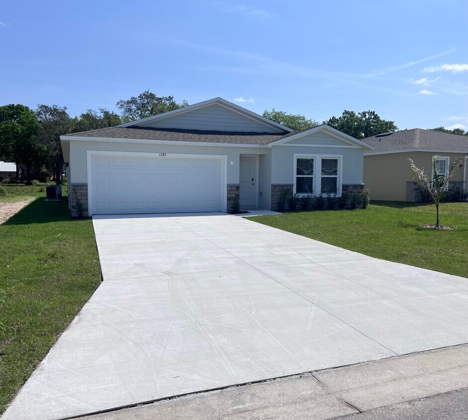 Foto principal - 1385 Stone Ridge Cir