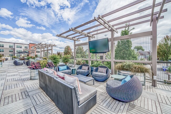 Urban sky deck with grills, TVs, and more- perfect for entertaining guests! - Platform 14