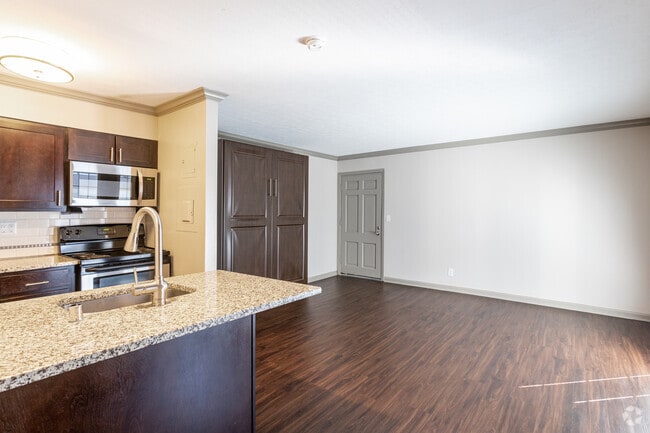 Interior Photo - The Avenue in the Highlands