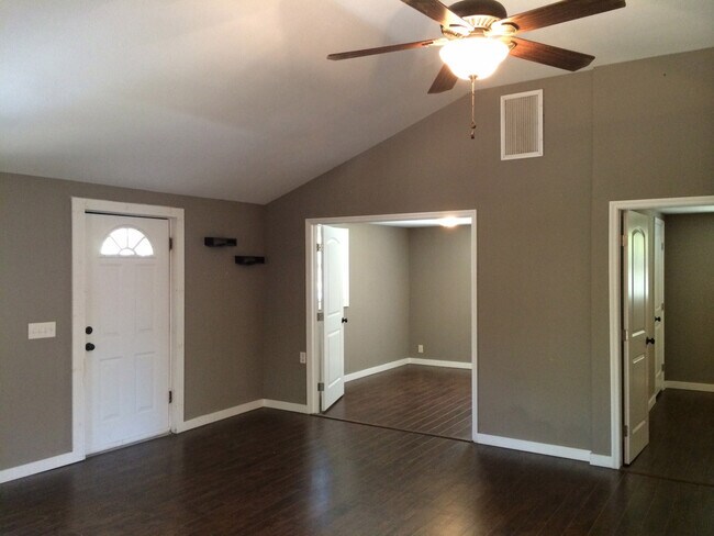 Foto del edificio - 2BR/1BA Bungalow in Summerfield