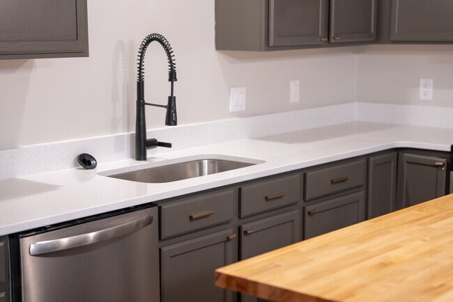 Foto del edificio - 928 NE Kamies Ln