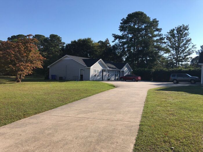 Foto principal - 6730-2 Bailey Lake Road, Fayetteville