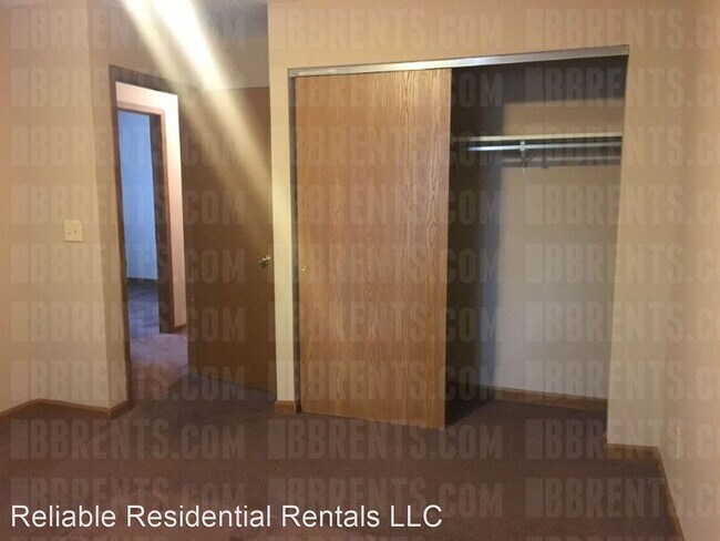 Building Photo - 3 br, 2 bath House - 2001 Monarch Drive,