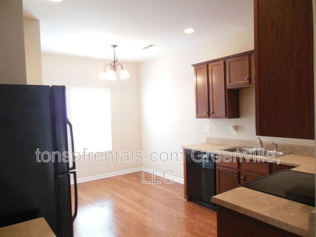 Building Photo - 417 Edgemont Ave