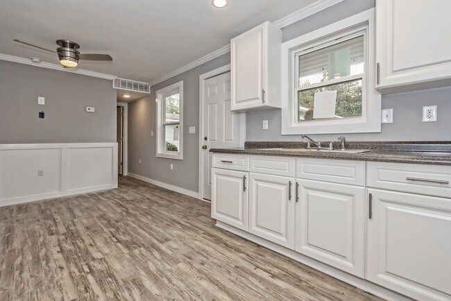 Foto del edificio - 1102 N Hillside Dr