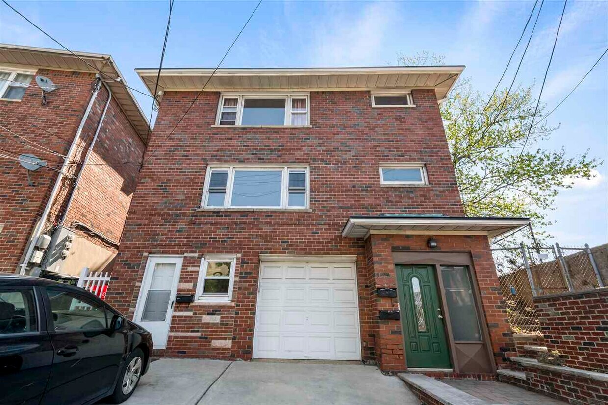 40 Hauxhurst Ave Unit 2, Weehawken, NJ 07086 Room for Rent in