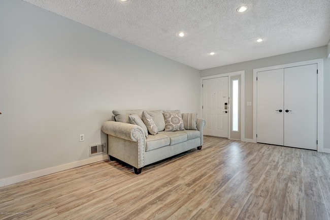 Building Photo - 42 Hamilton Ave