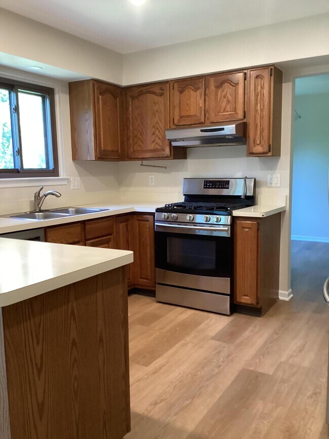 Building Photo - 2125 Ardenne Dr