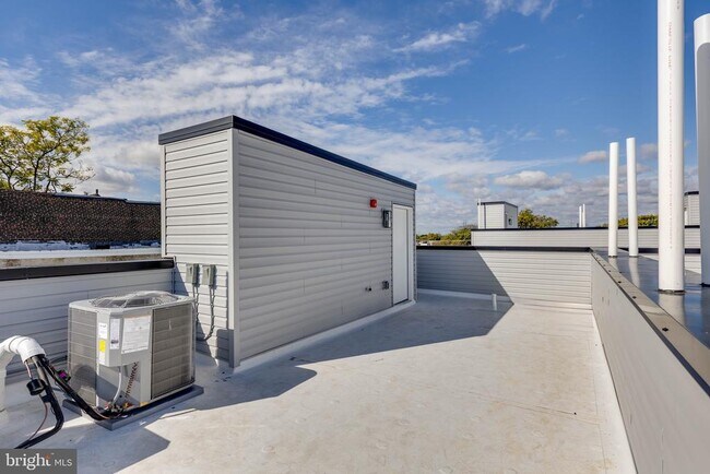 Building Photo - 1223 W Lehigh Ave