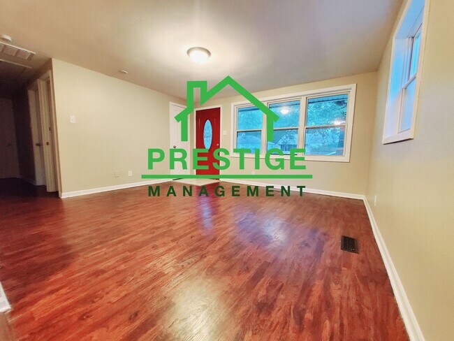 Building Photo - Section 8 Approved!!  3 Bedroom 1 Bath
