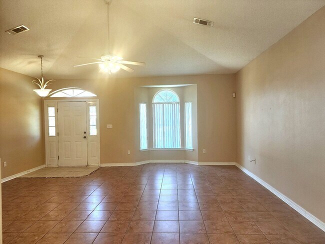 Building Photo - Charming three-bedroom Home