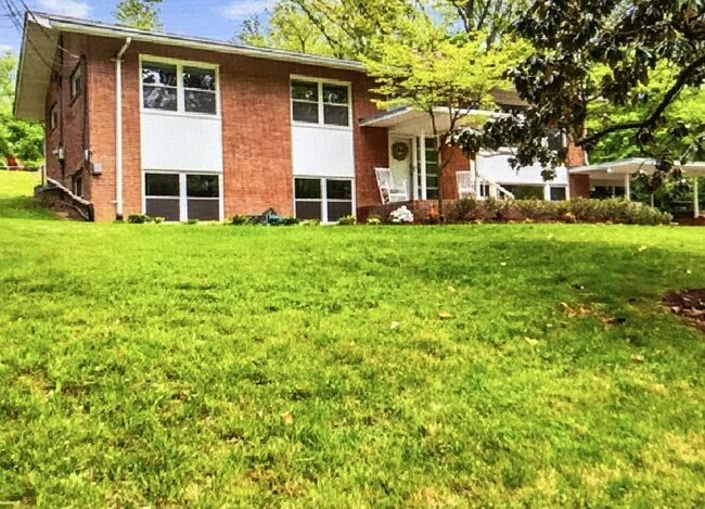 nivel inferior de toda la casa - 4805 Randolph Dr