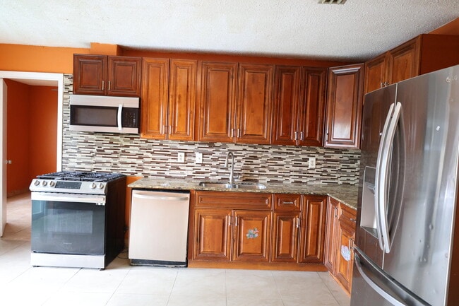 Building Photo - 7328 Palmdale Dr