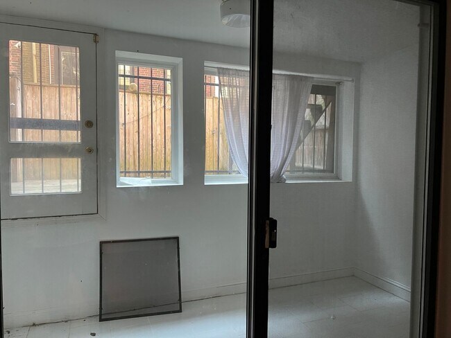 Foto del edificio - South End 2 Bed Available now - In Unit La...