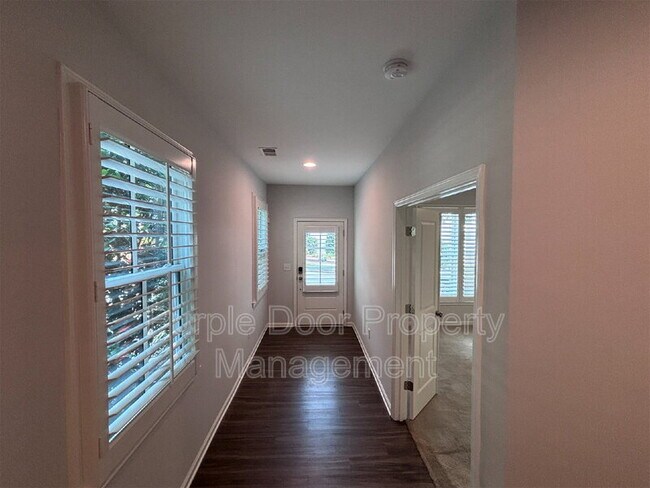 Building Photo - 745 Hamilton Cir SE