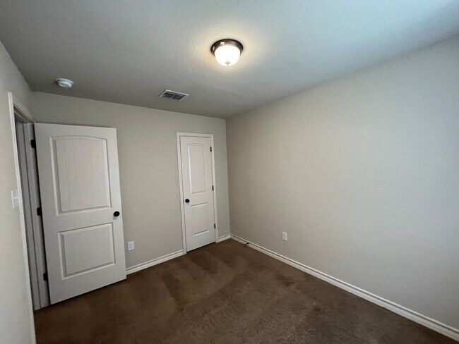 Foto del edificio - 7014 Donovan Way #103, San Antonio, TX. 78244