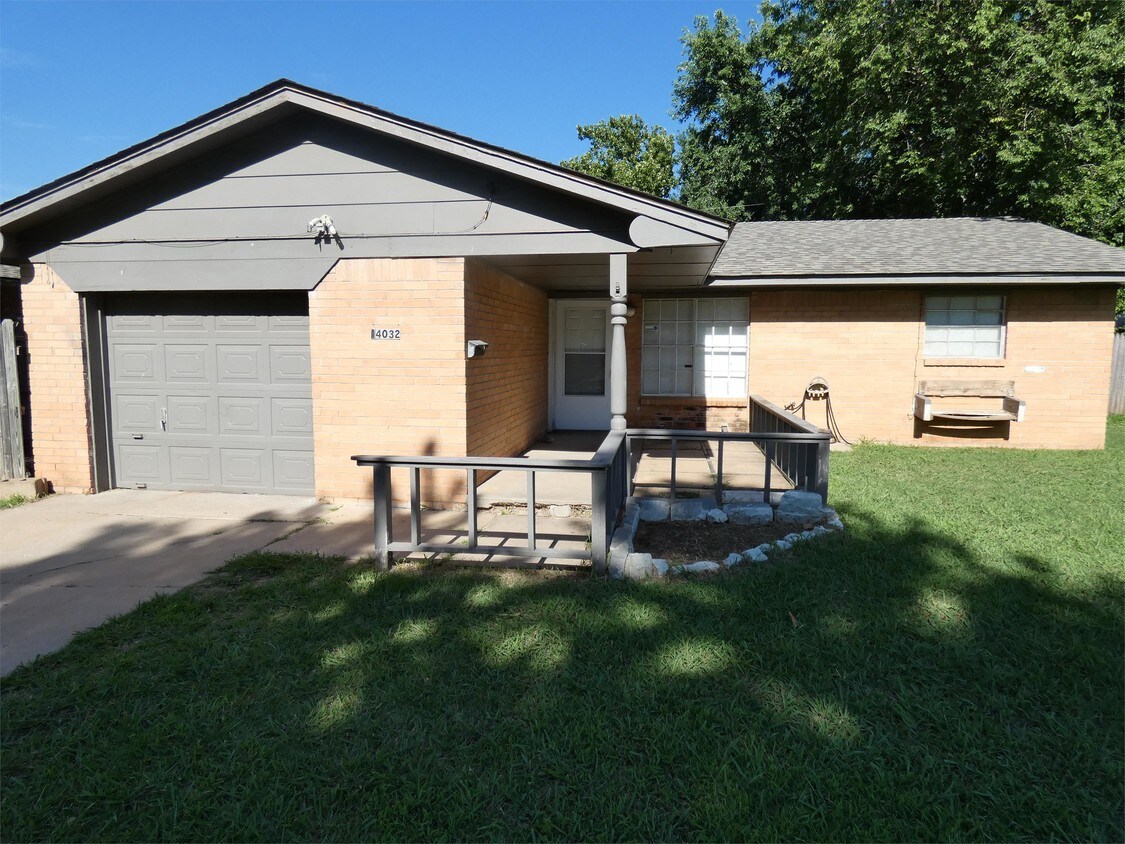 Primary Photo - 14032 Gateway Dr