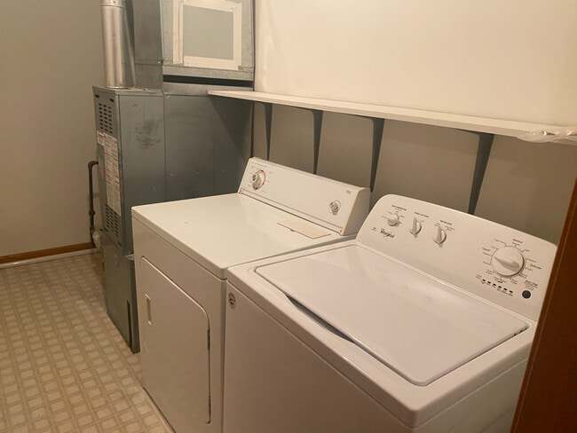 Building Photo - 604 Apple Hill Way