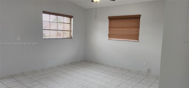 Foto del edificio - 2574 W 71st Pl
