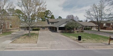 Building Photo - 2500 E Sweetbriar Dr