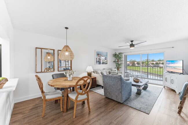 Foto del edificio - 300 Forest Lakes Blvd