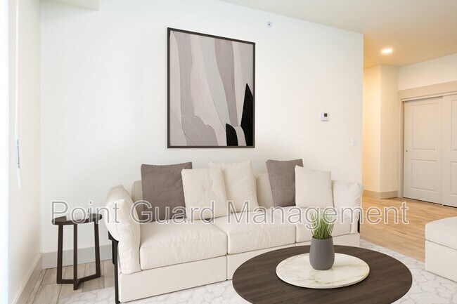 Foto del edificio - 1230 N Greenwich Rd