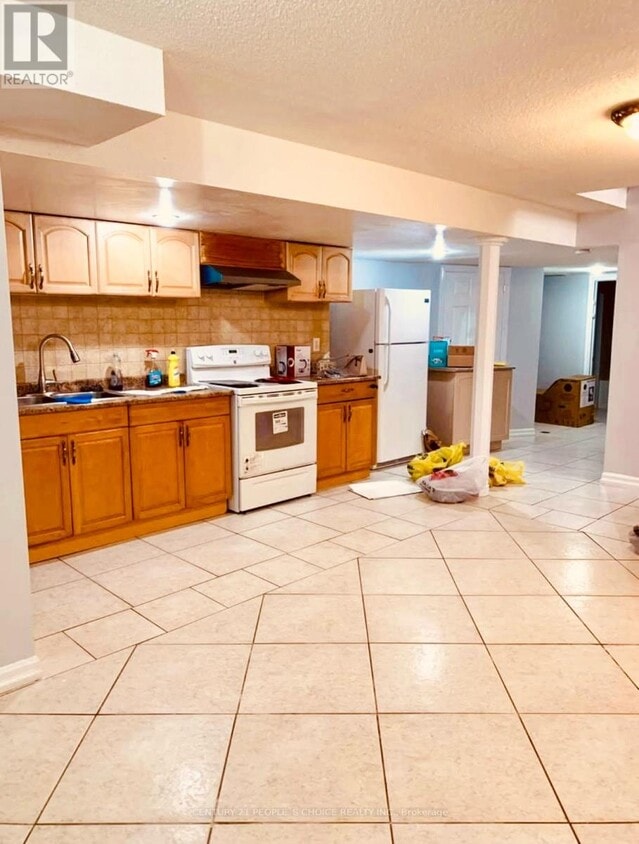 Primary Photo - 390 Marble Pl
