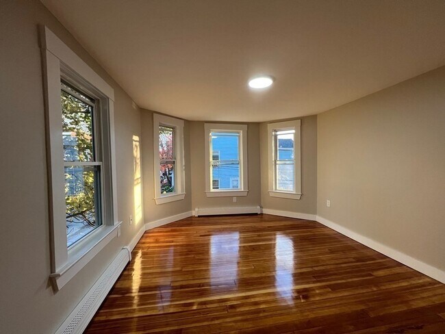 Building Photo - 32 Primrose St