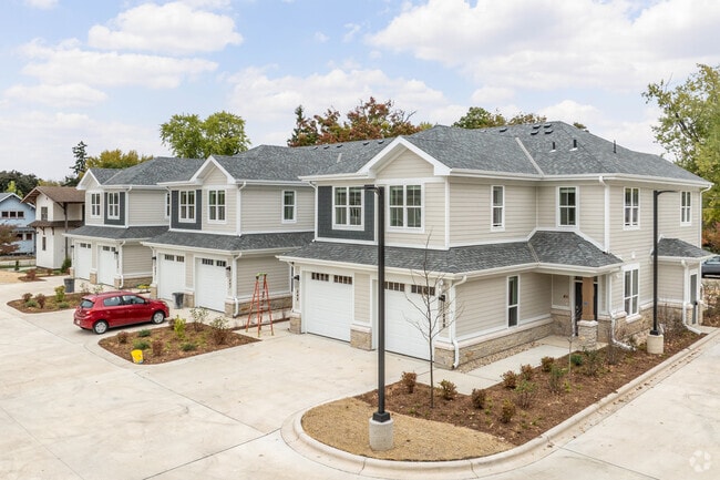 Building Photo - Main Street Townhomes