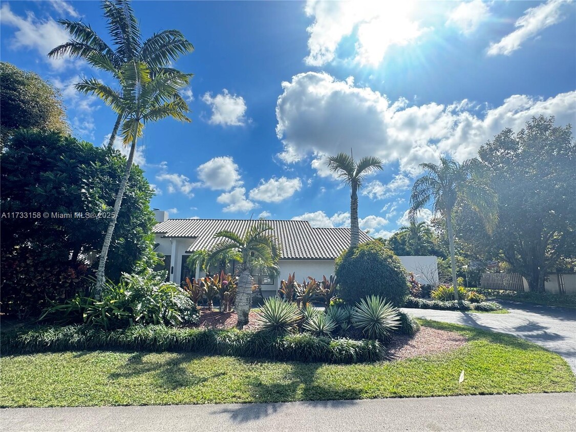 Foto principal - 9220 SW 102nd St