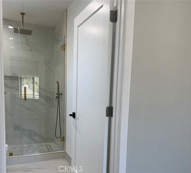 Foto del edificio - 11333 1/2 Delano Street Apt #1/2, Los Angeles, CA 91606 - 3 BR 3 BA house