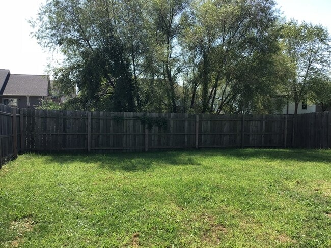 Building Photo - 4 bed 2.5 in Greenwood with HUGE fenced in...