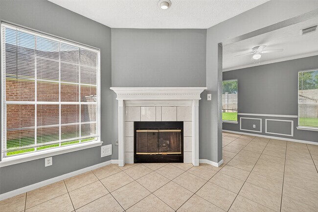 Foto del edificio - 4806 Sunshine Dr