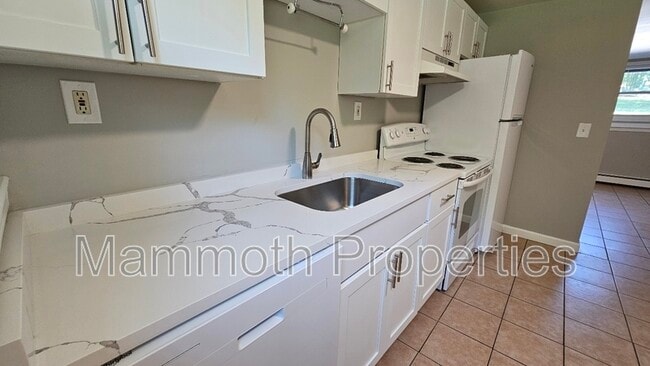 Building Photo - 27 Emerald Dr