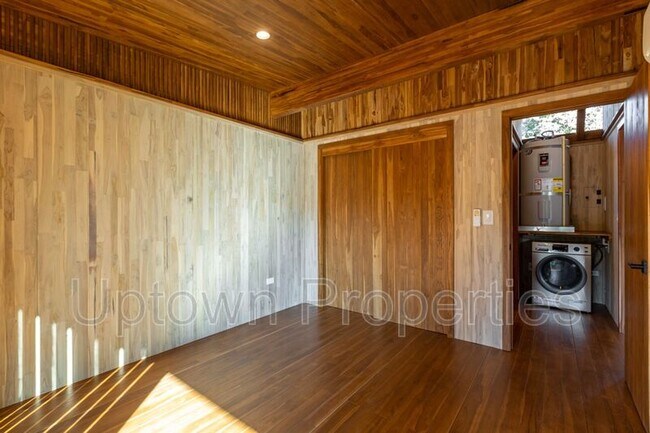 Building Photo - 927 N Watts St