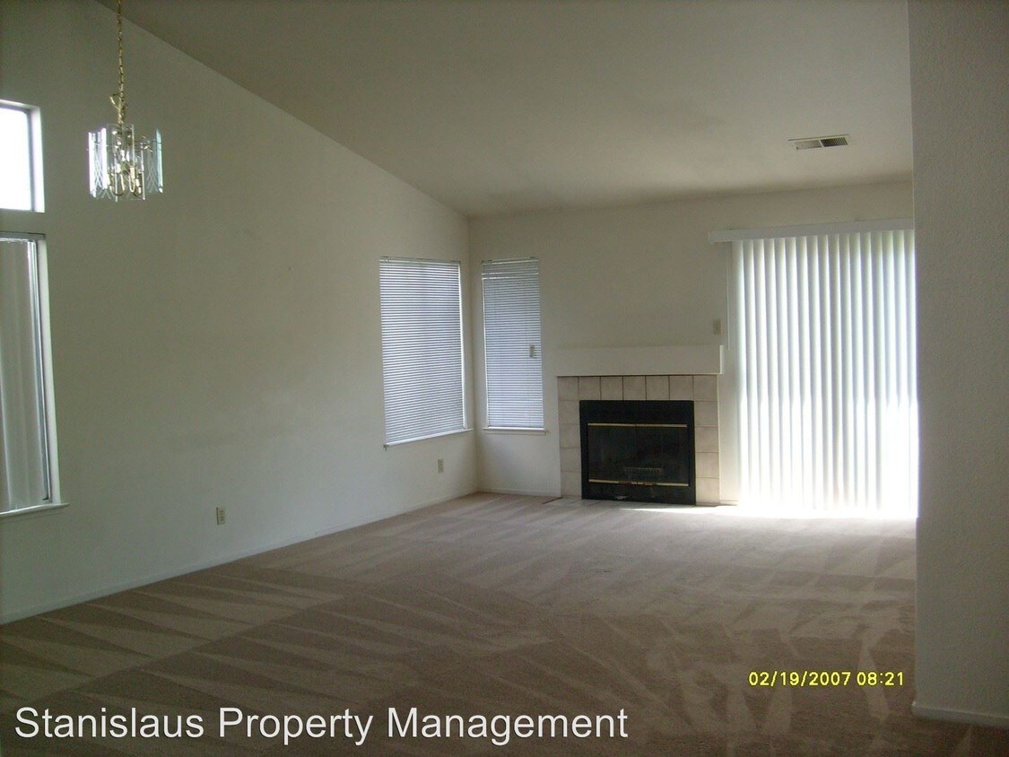 Primary Photo - 3 br, 2 bath House - 2128 Ustick Road