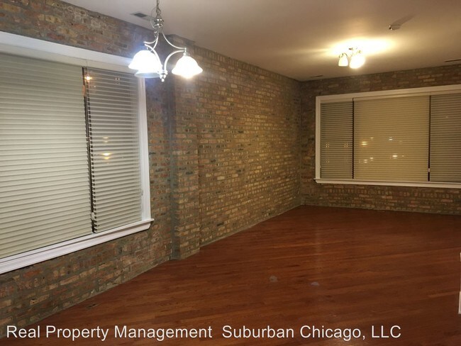 Building Photo - 3901 N Albany Ave