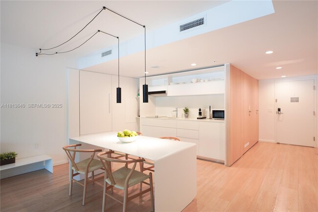 Building Photo - 291 Bal Bay Dr