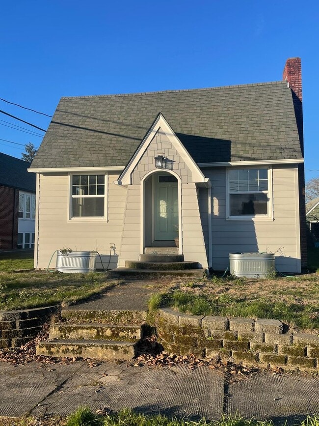 Building Photo - 229 E Vine St